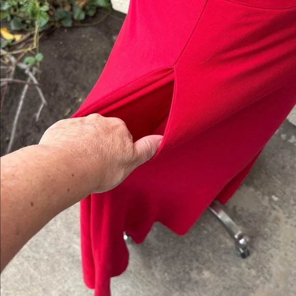 Reformation gorgeous red stretchy dress with great deep pockets - Picture 4 of 10
